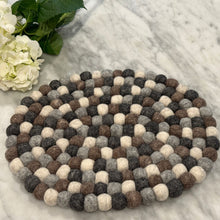 Load image into Gallery viewer, Felt Casserole Trivet, Pebble