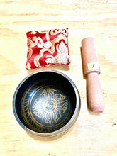 Load image into Gallery viewer, Yoga Singing Bowl for Peace Sound Therapy Meditation Copper-4"