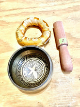 Load image into Gallery viewer, Yoga Singing Bowl for Peace Sound Therapy Meditation Copper-4"