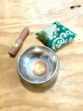 Load image into Gallery viewer, Yoga Singing Bowl for Peace Sound Therapy Meditation Copper-5"