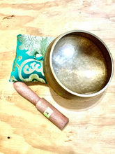 Load image into Gallery viewer, Yoga Singing Bowl for Peace Sound Therapy Meditation Copper-5"