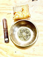 Load image into Gallery viewer, Yoga Singing Bowl for Peace Sound Therapy Meditation Copper-8.5"