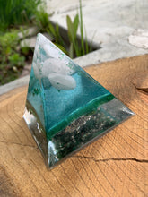 Load image into Gallery viewer, CHAKRA-HEART Orgone Pyramid