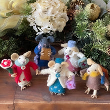 Load image into Gallery viewer, Family of Mice Handmade Fel Collectibles, Set of Five