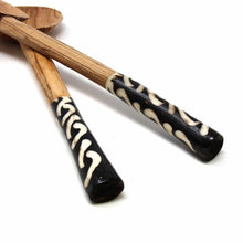 Load image into Gallery viewer, Olive Serving Set with Batik Bone Handles 10 inch