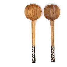 Load image into Gallery viewer, Olive Serving Set with Batik Bone Handles 10 inch