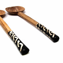 Load image into Gallery viewer, Olive Serving Set with Batik Bone Handles 10 inch