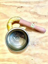 Load image into Gallery viewer, Yoga Singing Bowl for Peace Sound Therapy Meditation Copper-4&quot;
