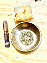 Load image into Gallery viewer, Yoga Singing Bowl for Peace Sound Therapy Meditation Copper-8.5&quot;
